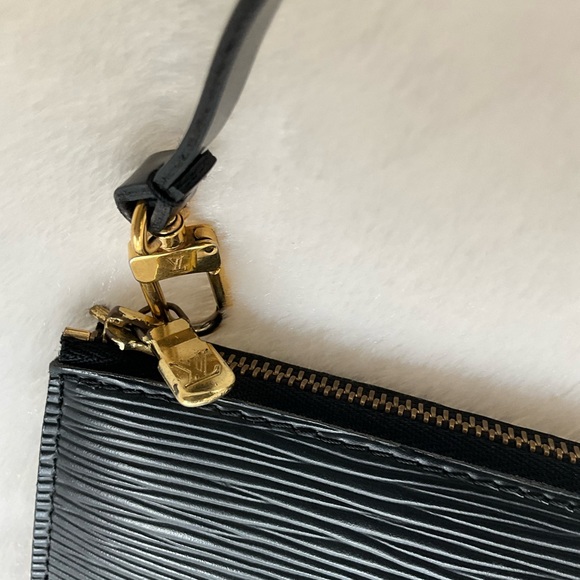 Louis Vuitton Black Epi Pochette Accessories - Picture 3 of 16